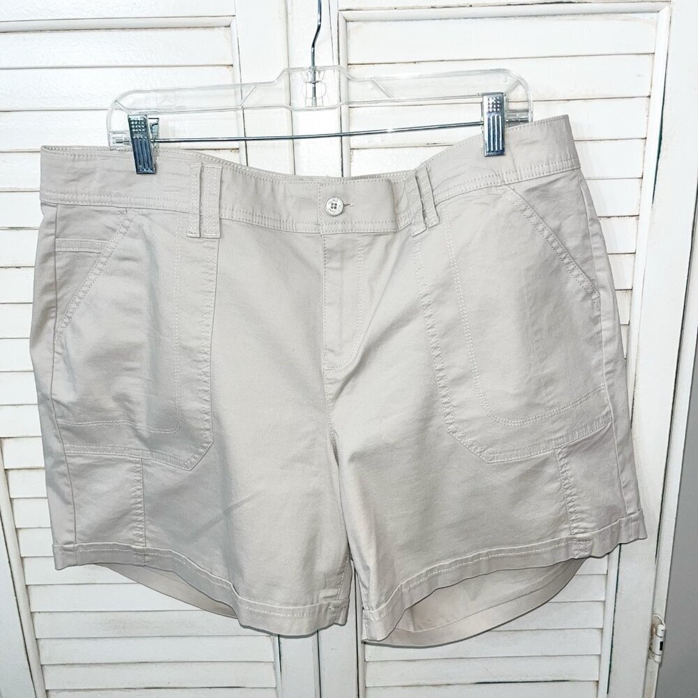 Gloria Vanderbilt Beige Women's Casual Shorts